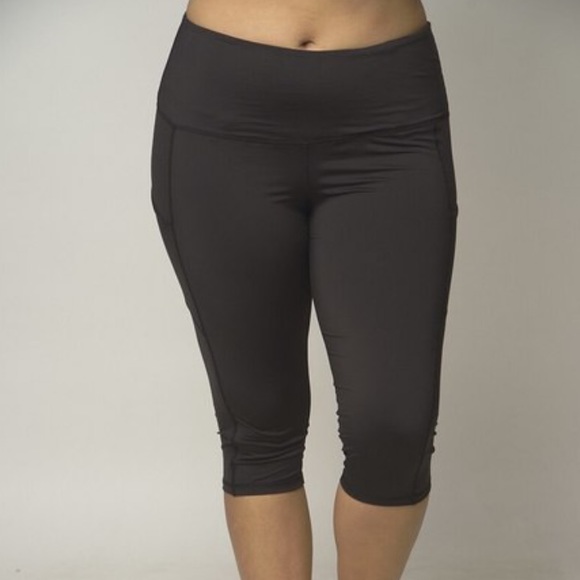 NEW PLUS Black Crop Athletic Leggings - Picture 3 of 11